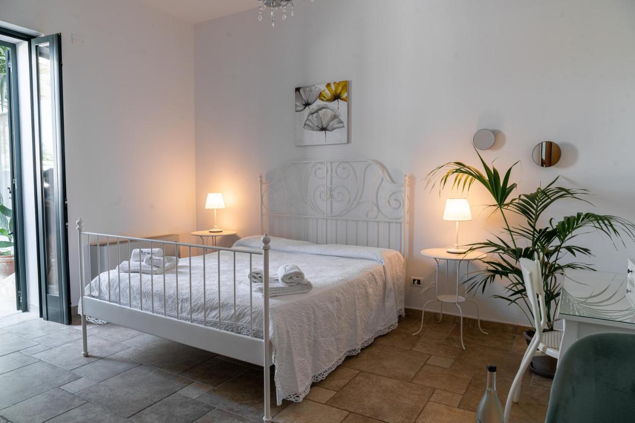 Masseria Agriturismo Il Sorriso Degli Ulivi - Dimora Di Charme กัลลีโปลี ภายนอก รูปภาพ